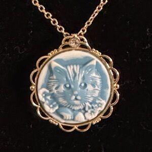 Fashion Gold Tone Necklace with Blue Cat Pendant